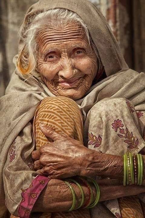 Yamraz aur bujurg mahila - from Hindi Kahaniyan